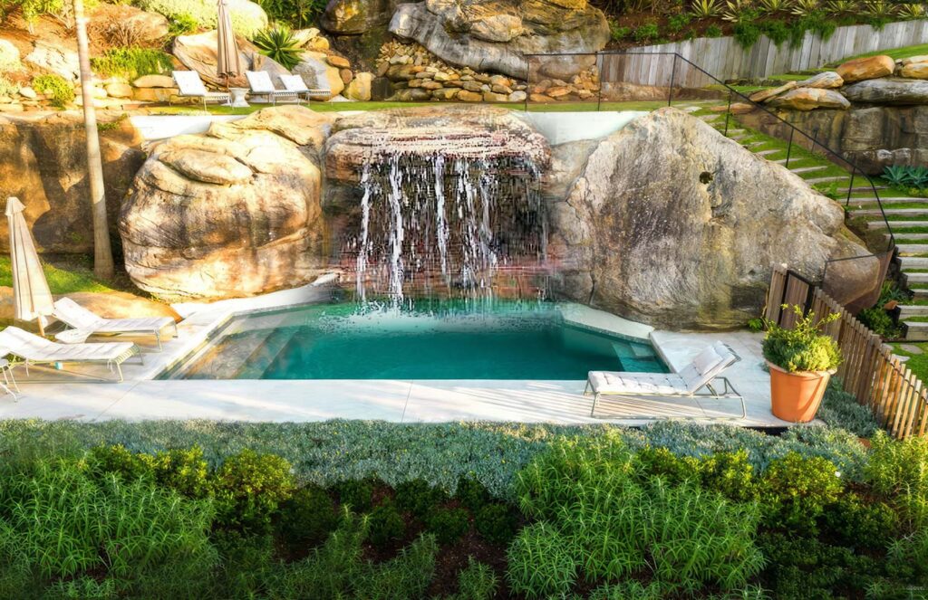 Piscina con cascata1